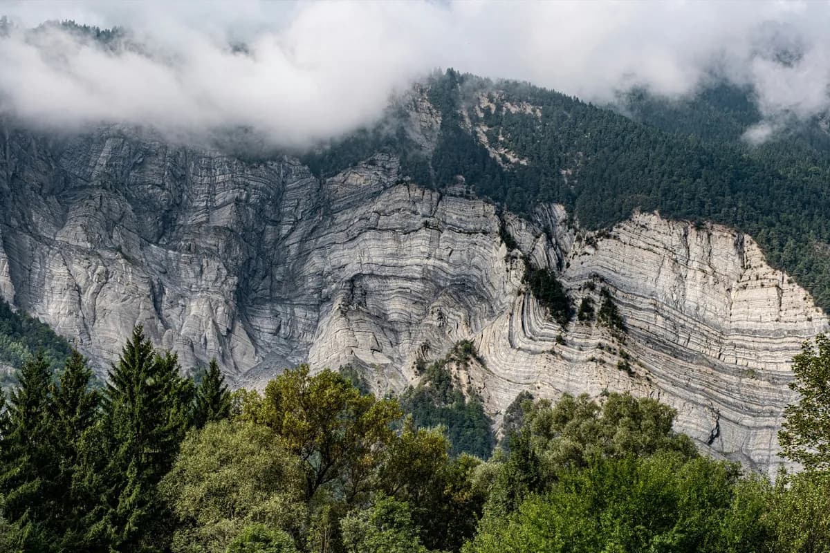کلود کد و مدلهای آنتروپیک روی AWS Bedrock: درسهای آموختهشده