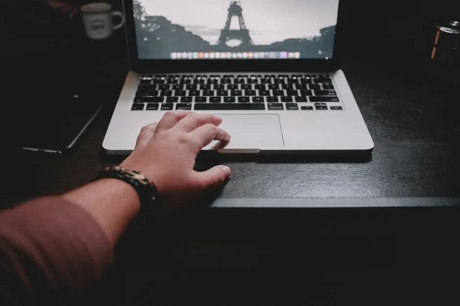 ربات Le Chat در حال پاسخگویی به سوالات متداول کاربر در سال ۲۰۲۶