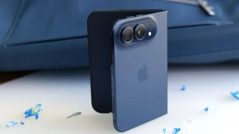 نمونه اولیه آیفون دوئو با قطعات Face ID در داخل دستگاه.