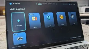 تلفن هوشمند نمایشگر اینترفیس هوش مصنوعی جیمینی.