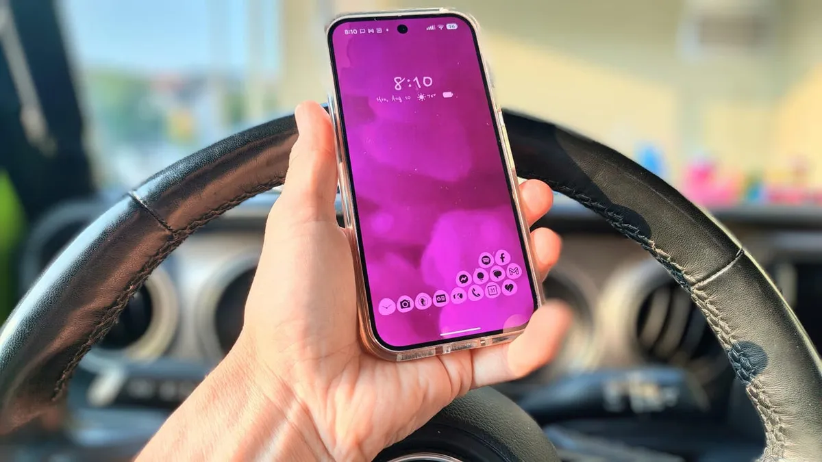 تماس صوتی Gemini در Android Auto مدام قطع می‌شود و گوگل تا سپتامبر فرصت تعمیر دارد.