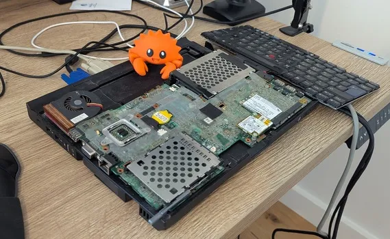لپ‌تاپ ThinkPad X61 در حال اجرای coreboot