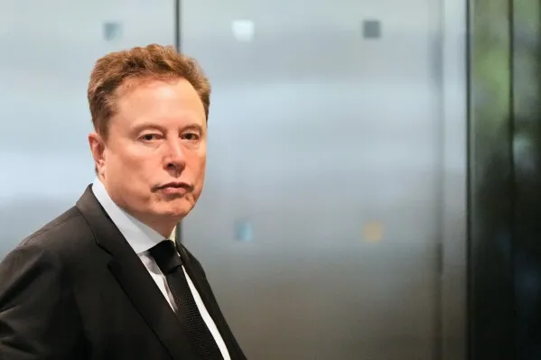 Elon Musk arrives at the U.S. District Court in Oakland, Calif., Tuesday, April 28, 2026. (AP Photo/Godofredo A. Vásquez)